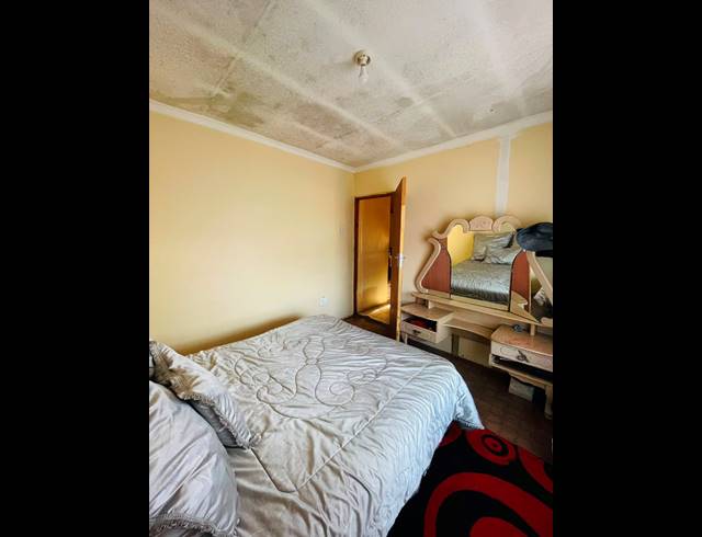 4 BEDROOM HOUSE FOR SALE IN KWAZAKHELE
